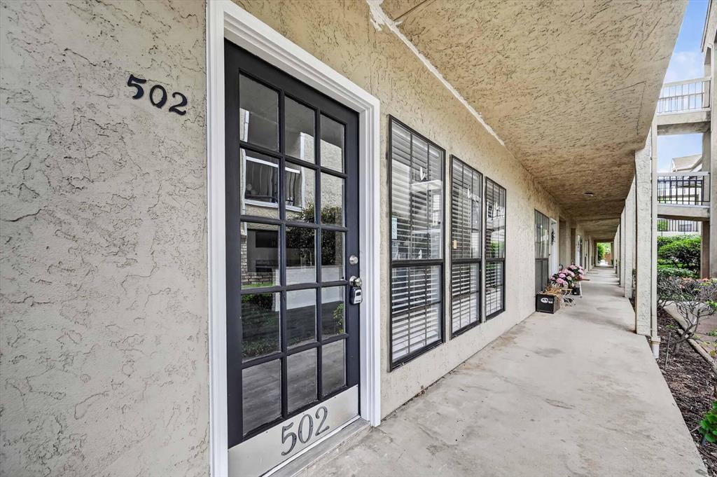 Lovers Lane Condos Ph 01 04 - Residential