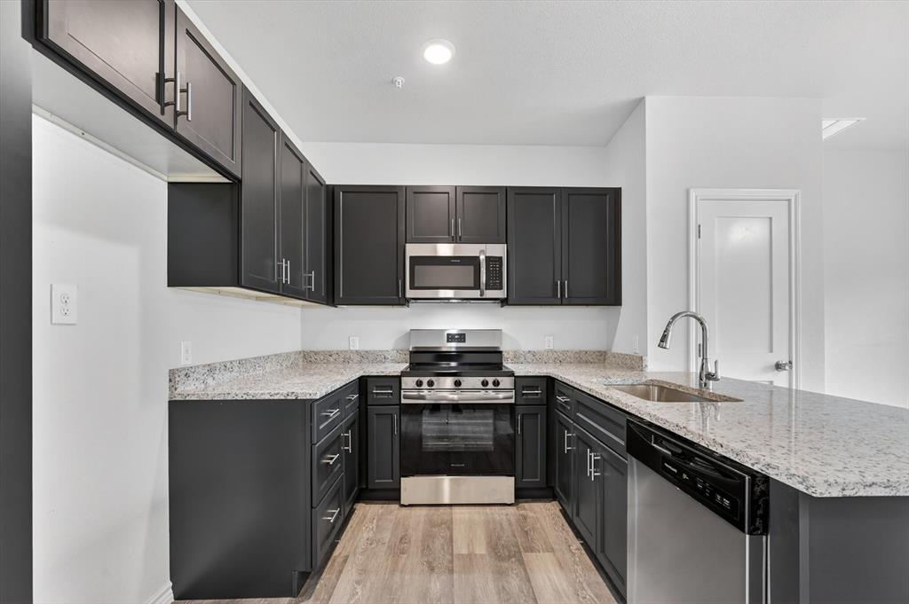 Lovers Lane Condos Ph 01 04 - Residential