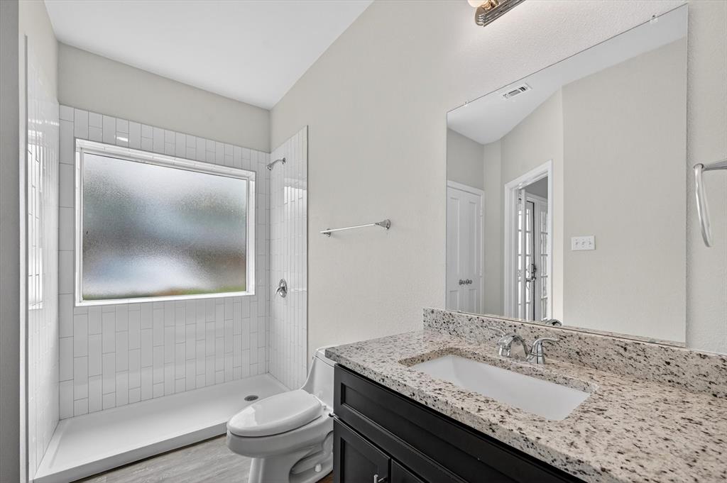 Lovers Lane Condos Ph 01 04 - Residential