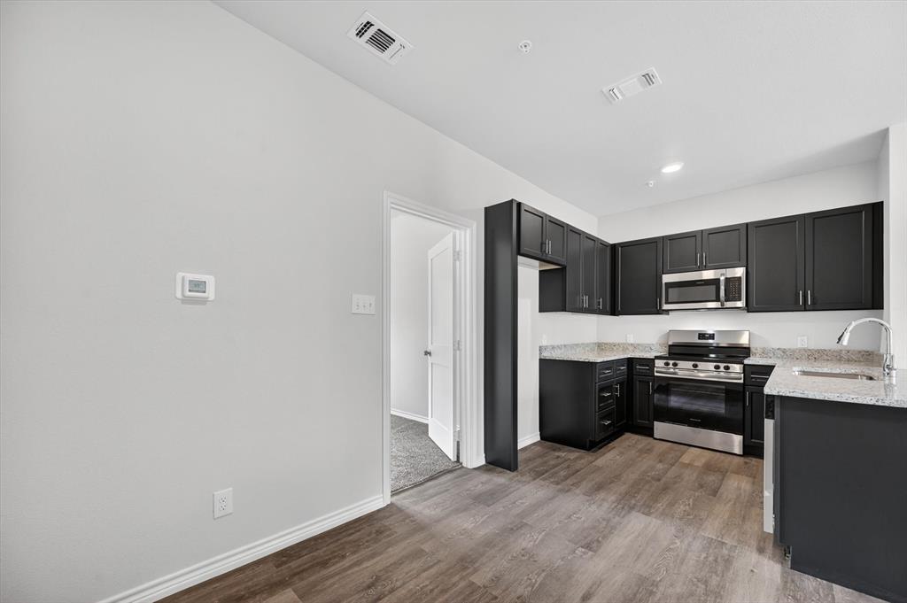 Lovers Lane Condos Ph 01 04 - Residential