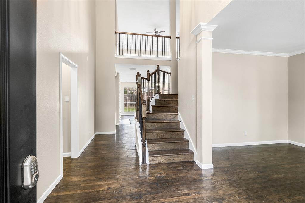 909 Rolling Ridge Drive