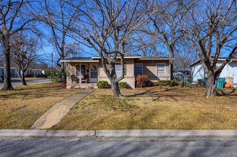 Photo of 221 W Burton Street, Sherman, TX 75092 (MLS # 21206026)