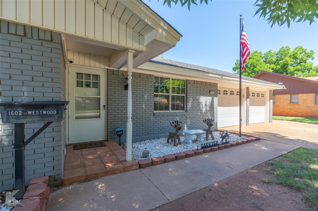1602 Westwood Drive