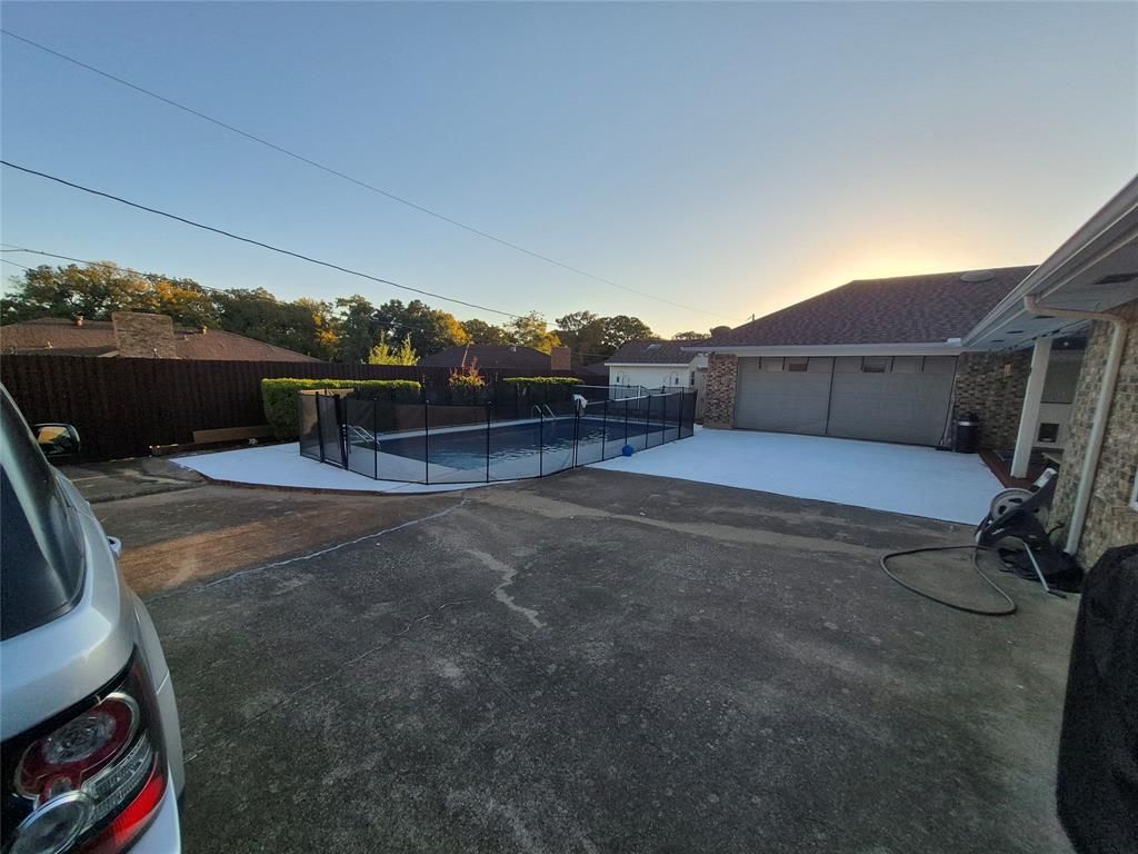 Photo of 2008 Iron Horse Court Ct, Arlington, TX 76017 (MLS # 21113821)