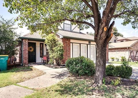 Photo of 2012 Cardinal Lane, Lewisville, TX 75077 (MLS # 21258739)