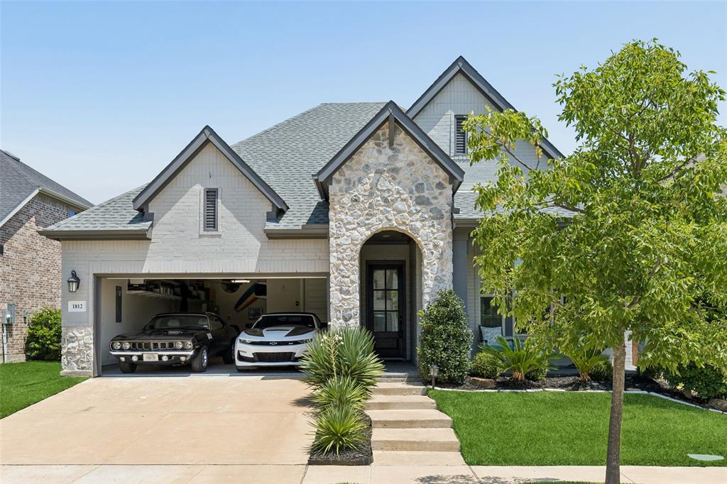 1812 Leo Drive