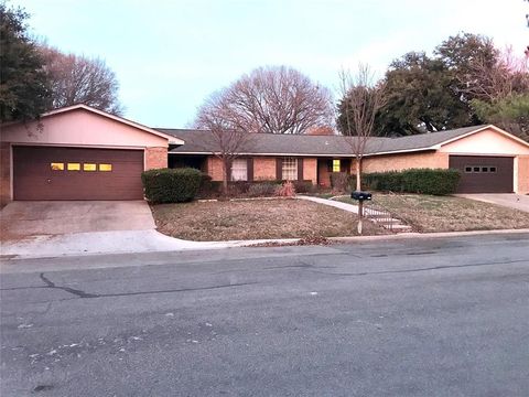 Photo of 1604 Vanderbilt Street, Denton, TX 76201 (MLS # 21255587)