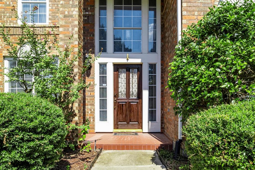 1121 Lakestream Drive