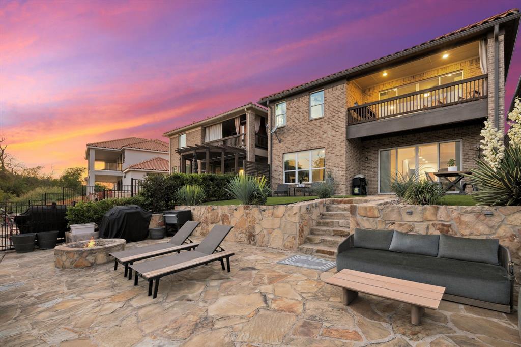9053 Lakeside Drive