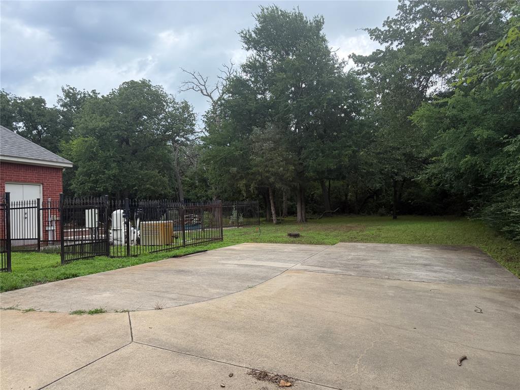 1400 Oak Point Drive