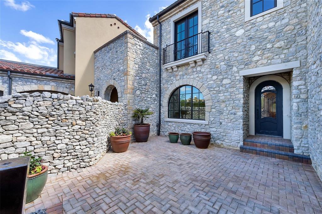 6 Comillas Drive