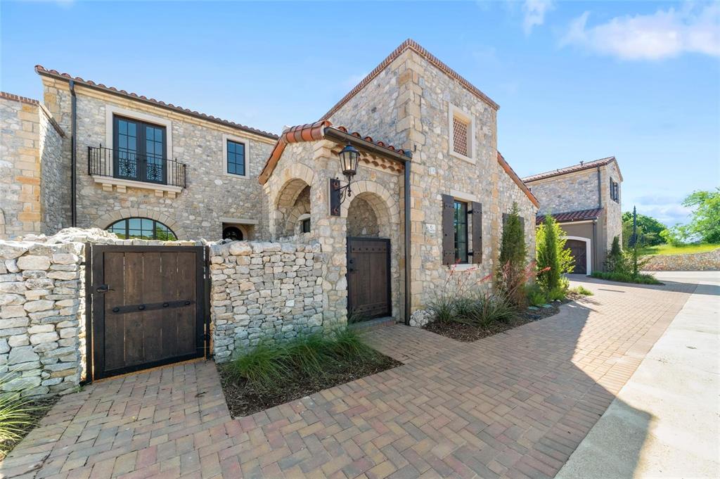 6 Comillas Drive