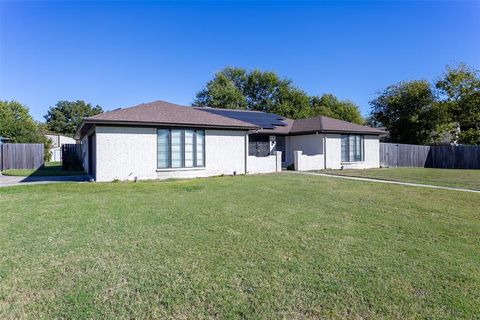 108 Haywood Drive Benbrook TX 76126