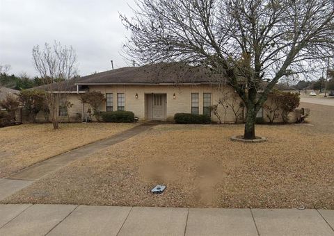 A home in DeSoto