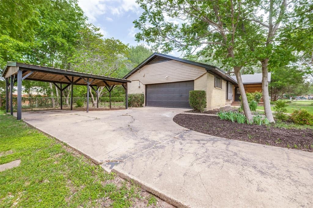 1533 E Springcrest Circle