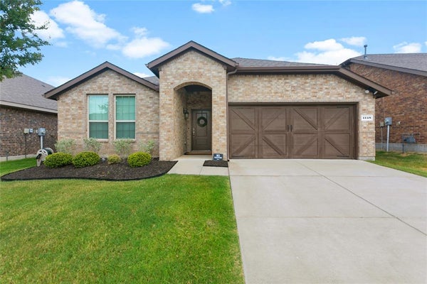 4148 AGATHA LN, AUBREY, TX 76227 - Image c3a7934d5fe1d33644f2bd3e7f9d4e76/3979041775