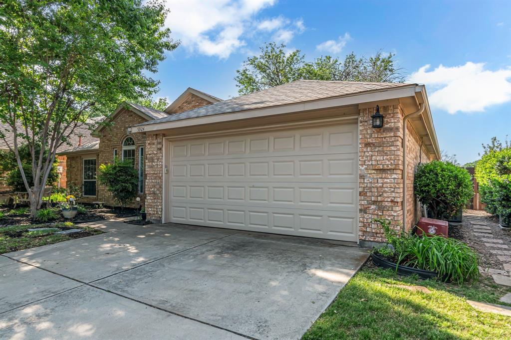 5924 Hillview Drive