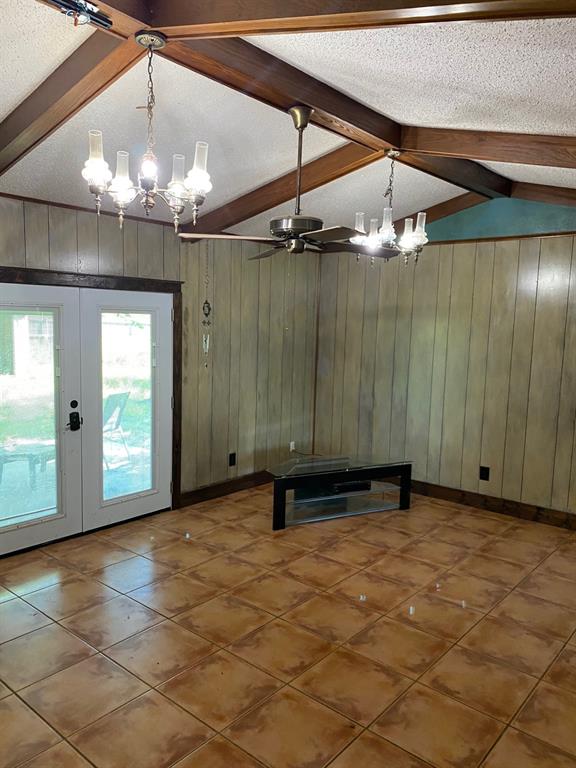 COUNTRY ESTATES - Residential