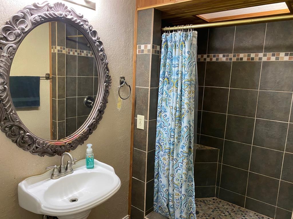 COUNTRY ESTATES - Residential