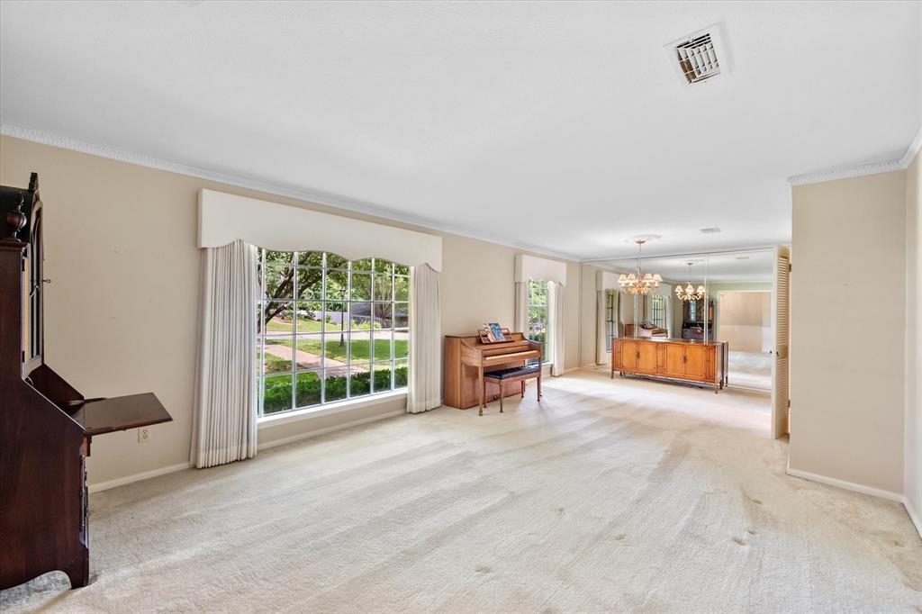 1101 Greenbriar Lane