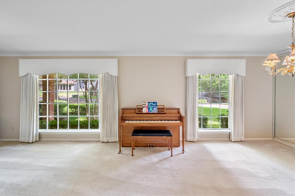 1101 Greenbriar Lane