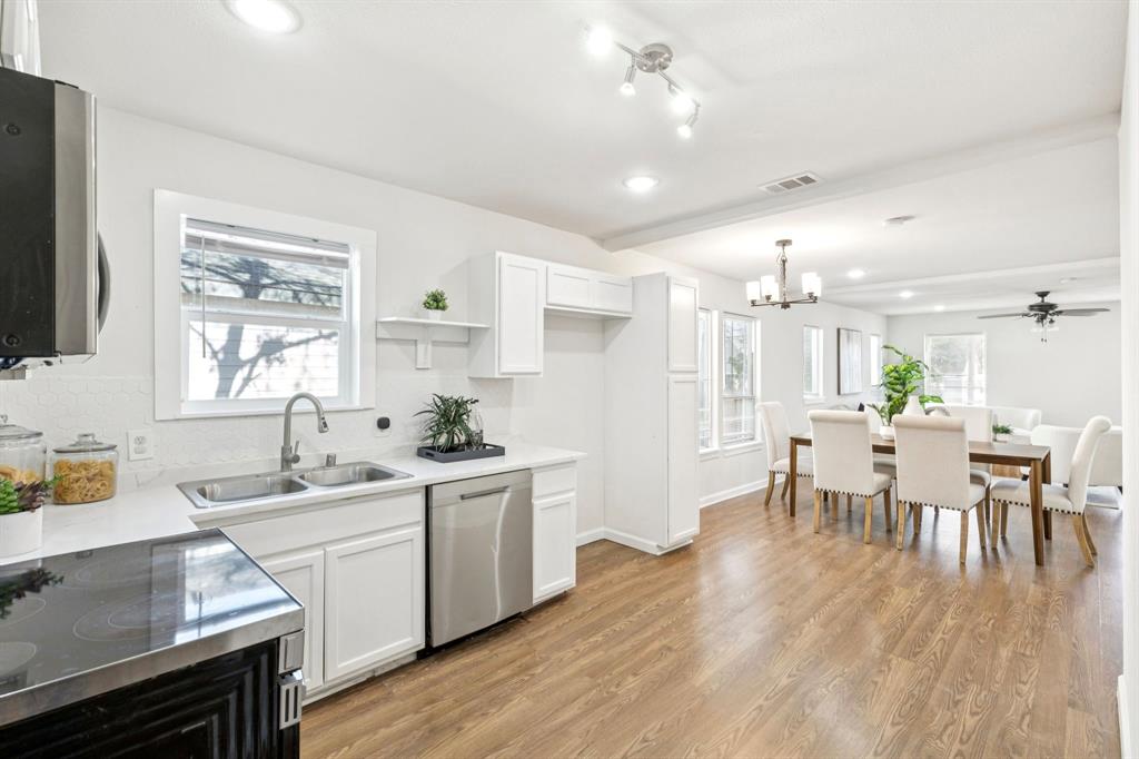 1231 S Edgefield Avenue