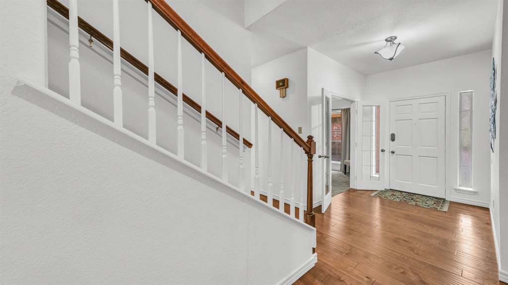 120 Oak Hollow Court S