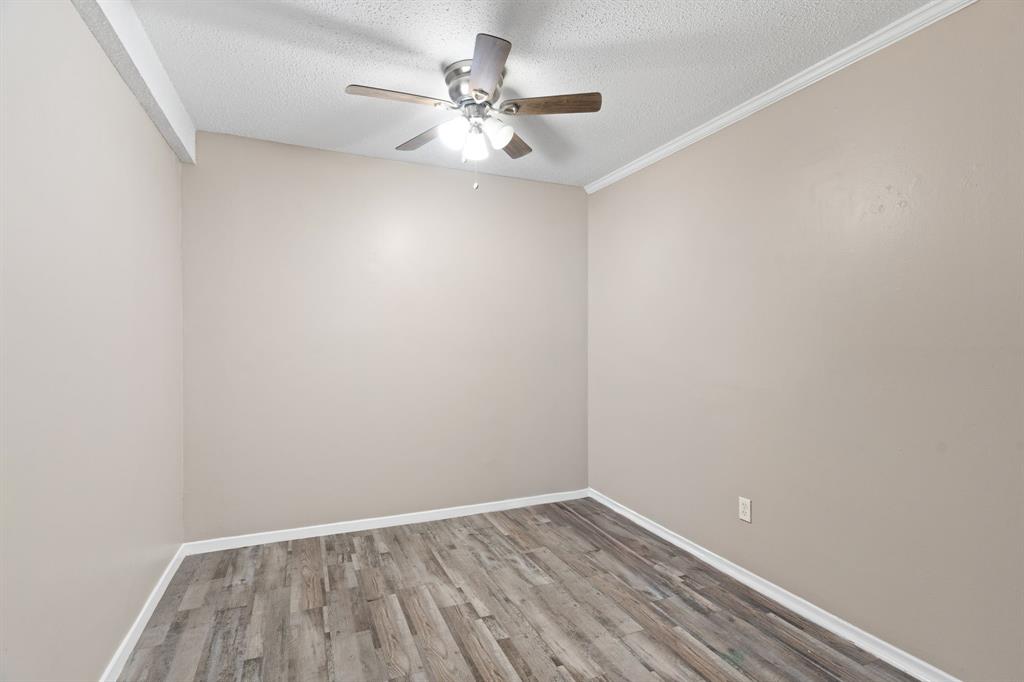 Royal Oaks Condo - Residential