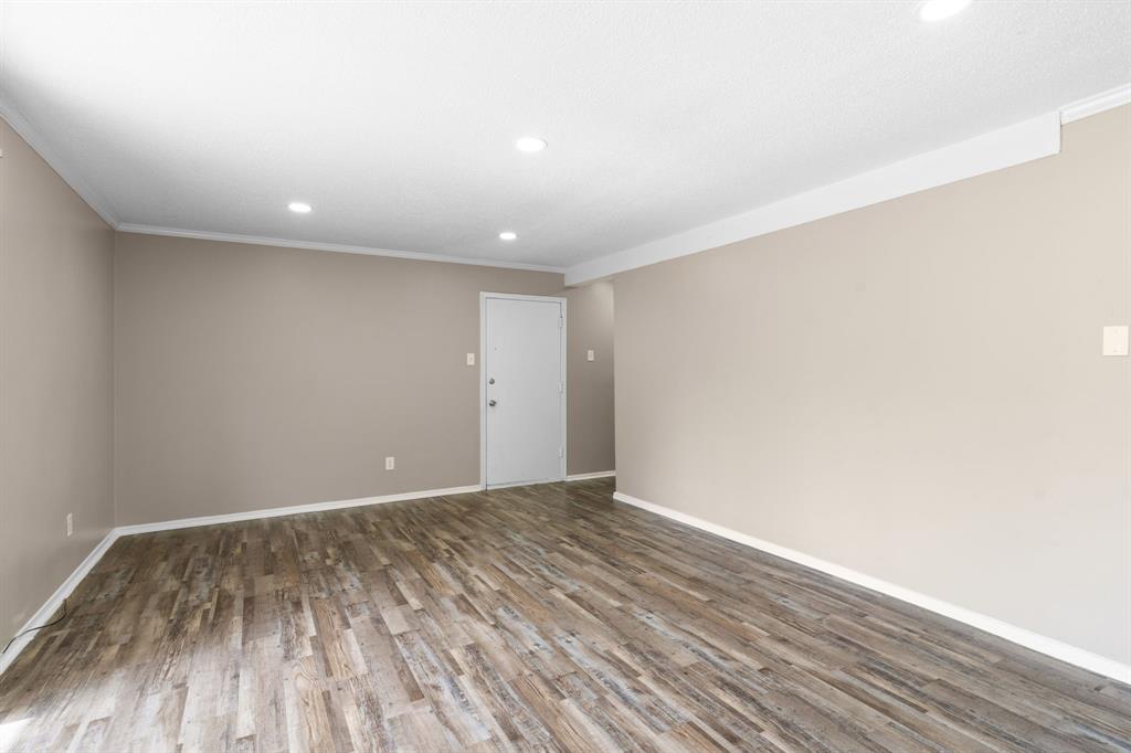 Royal Oaks Condo - Residential