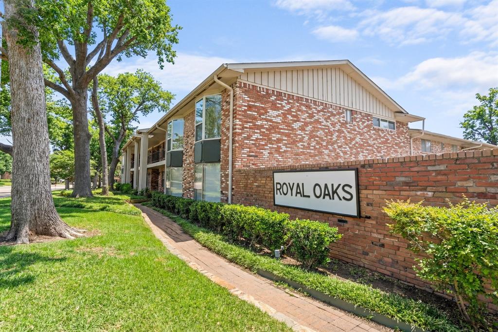 Royal Oaks Condo - Residential