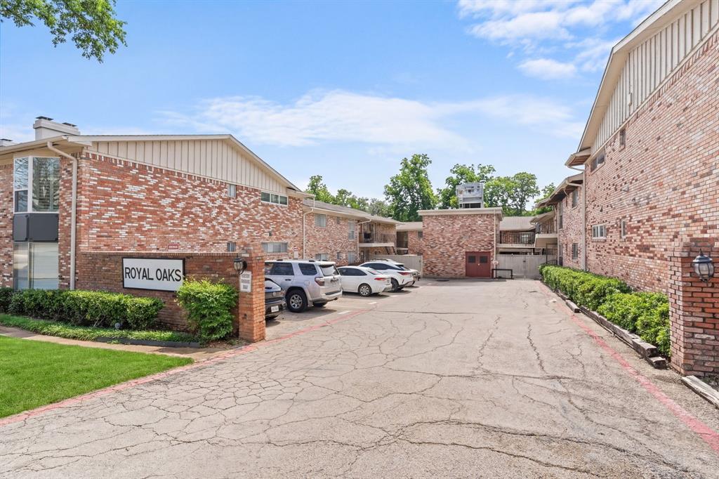 Royal Oaks Condo - Residential