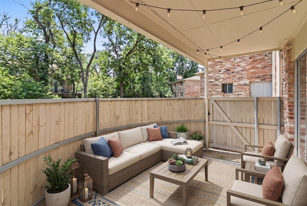 Royal Oaks Condo - Residential