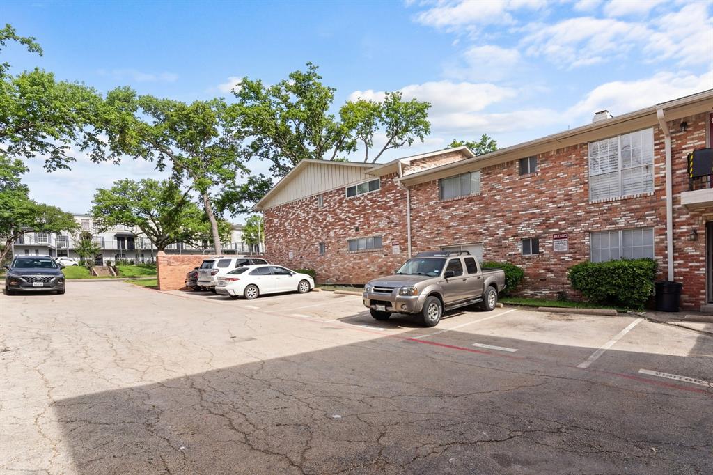 Royal Oaks Condo - Residential