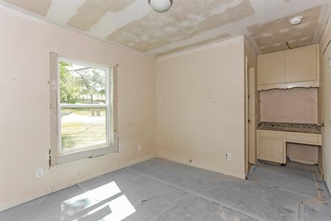 Tiny photo for 5001 Meadowbrook Drive, Fort Worth, TX 76103 (MLS # 21186196)