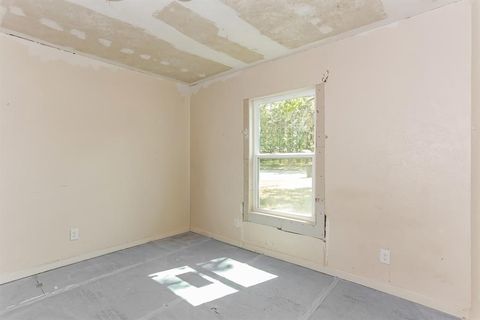 Tiny photo for 5001 Meadowbrook Drive, Fort Worth, TX 76103 (MLS # 21186196)