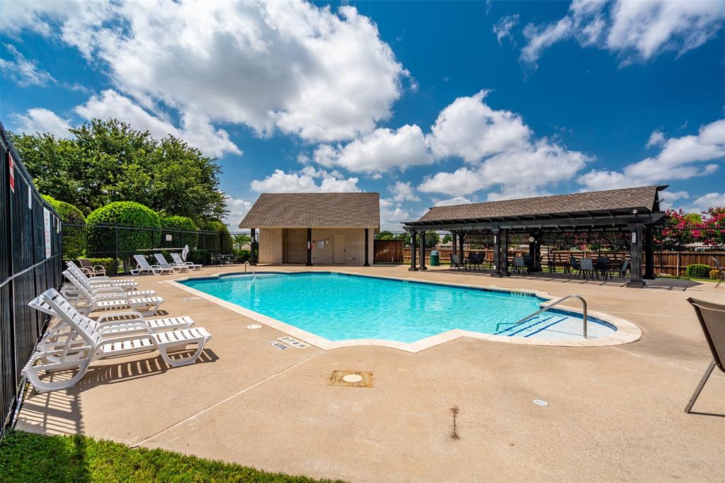 Courts of Willow Creek - Residential