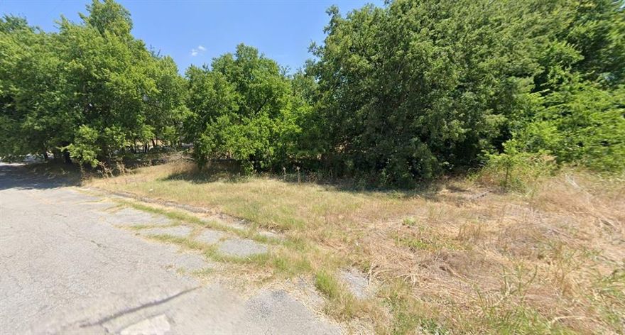 Discover the potential of this lot in Gainesville, TX, set within a desirable area and a well-regarded school district. This property offers generous space for a future homesite, a thoughtful investment, or a place to build something uniquely yours.

Wide, open, and full of opportunity, this parcel invites imagination while keeping you close to the conveniences of town. The owners are willing to lease or sale and are willing to build to suit to meet the tenants or owners needs. Contact us for more information!

All information is deemed reliable, but buyers and agents should independently verify details with the city or appropriate authorities.
