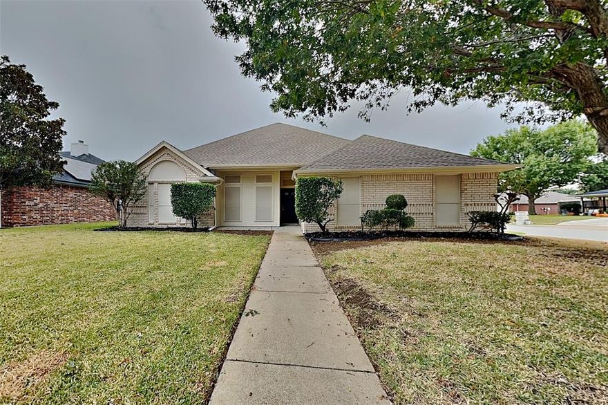 Charming 4 bed, 2 bath 1,644 sq ft home in Burleson! Open kitchen concept with updated counters. Primary suite with attached bathroom. Spacious backyard, great for gatherings! Pets accepted on a case by case basis. Additional admin fees apply. The Fireplace is decorative. Schedule your showing today! This home is as-is.  

This home may be located within a Homeowners Association (HOA) community. If so, residents will be responsible for adhering to all HOA rules and regulations. Please contact your agent or landlord's agent for more information.