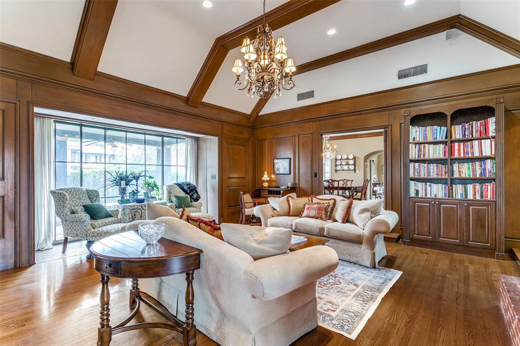 6043 Walnut Hill Circle