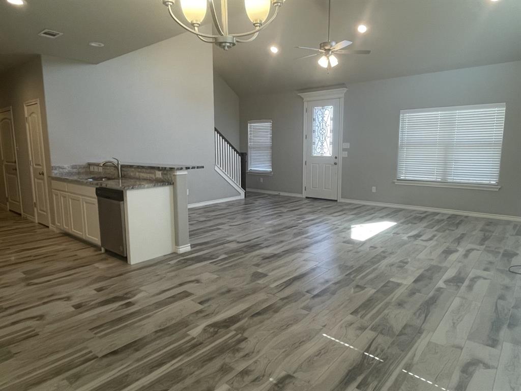 Granbury, Texas 76049, United States, 3 Bedrooms Bedrooms, ,3 BathroomsBathrooms,Residential,Active,223441