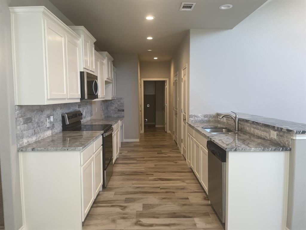 Granbury, Texas 76049, United States, 3 Bedrooms Bedrooms, ,3 BathroomsBathrooms,Residential,Active,223441