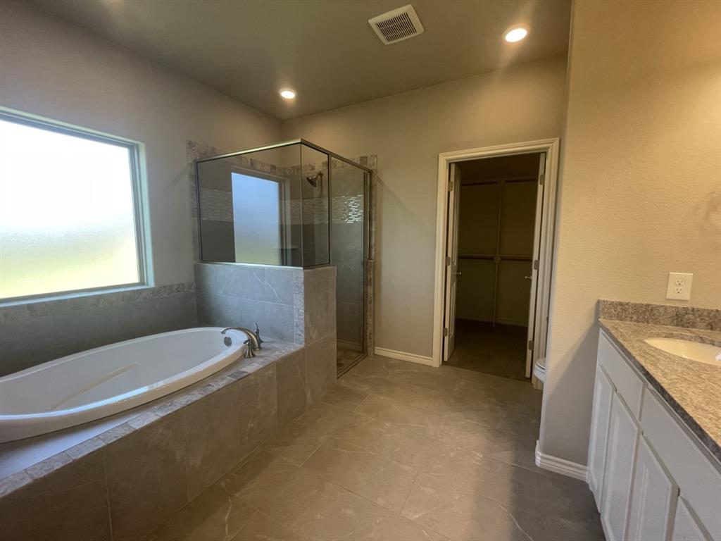 Granbury, Texas 76049, United States, 3 Bedrooms Bedrooms, ,3 BathroomsBathrooms,Residential,Active,223441