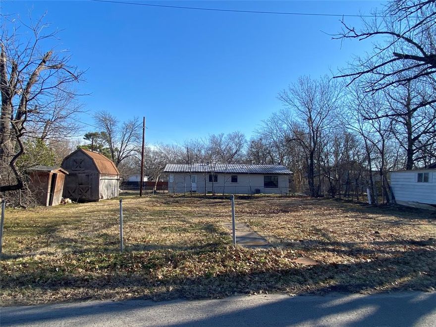 Odd sized Residential lot.  Home which was on property has been torn down.  Previous water meter and sewer tap remain on property.
Broker providing this data believes it to be correct but advises all parties to verify size, zoning, utility, school, flood, and all other information before relying on it to make a decision.