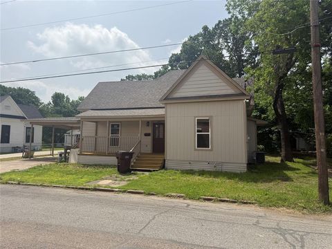 Photo of 309 W 8th Street, Bonham, TX 75418 (MLS # 21248823)