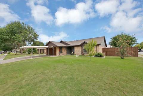Photo of 537 N Park Drive, Saginaw, TX 76179 (MLS # 21370225)