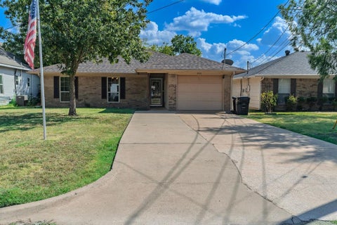 Photo of 3311 Mitchell Street, Greenville, TX 75402 (MLS # 21379723)