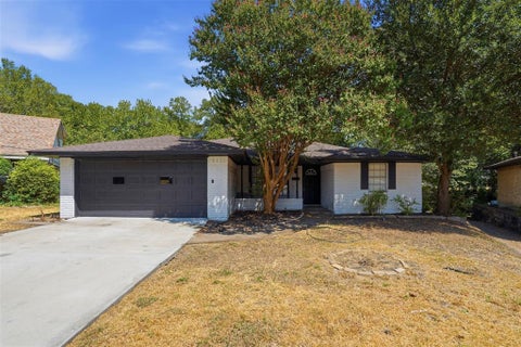 Photo of 439 Shorewood Drive, Duncanville, TX 75116 (MLS # 21381016)