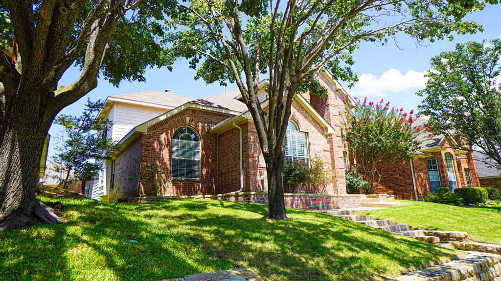 2210 Garden Crest Drive