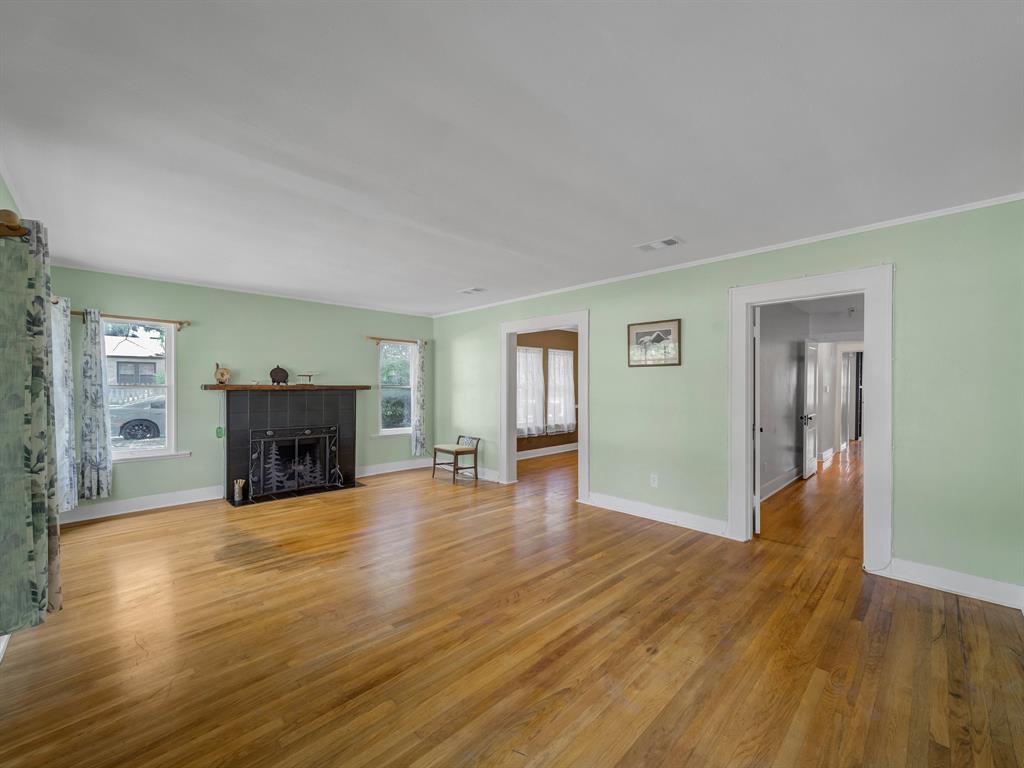 1412 N Riverside Drive