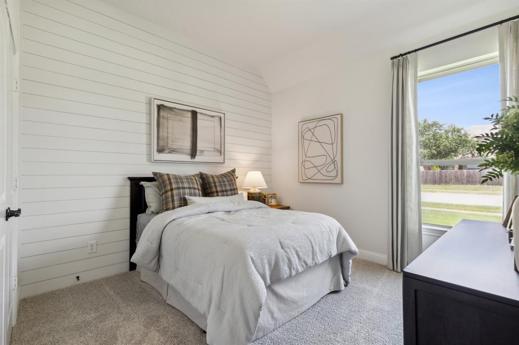 902 Meadow View Drive